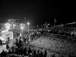 Black and White 01-26